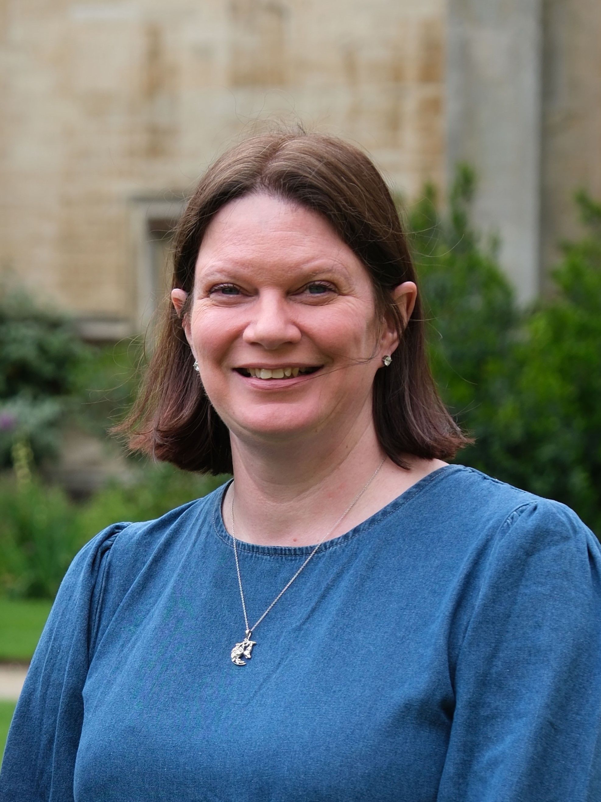 Caroline Barnes head shot.